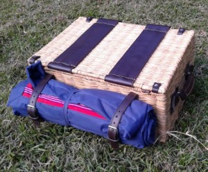 Picnic Hamper Wicker (2)